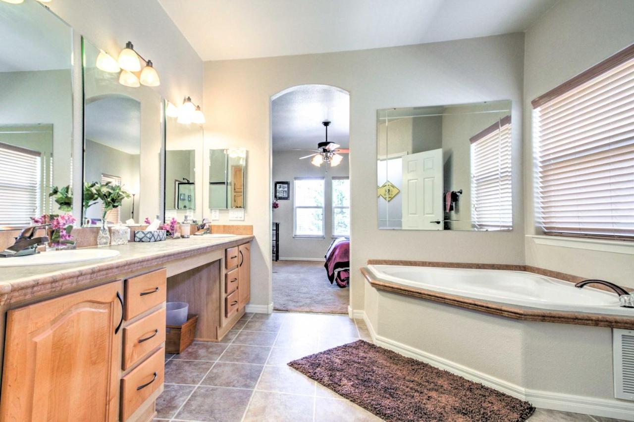 Beautiful Kanab Home With Yard - Walk To Restaurants Eksteriør billede