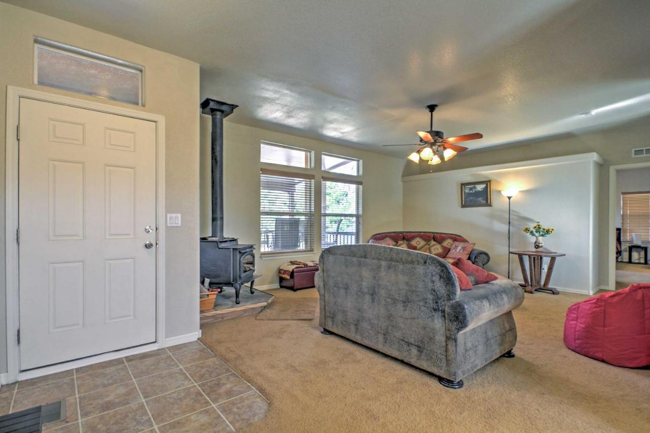 Beautiful Kanab Home With Yard - Walk To Restaurants Eksteriør billede
