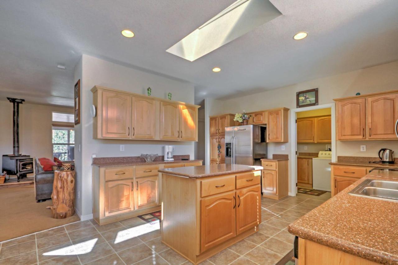 Beautiful Kanab Home With Yard - Walk To Restaurants Eksteriør billede