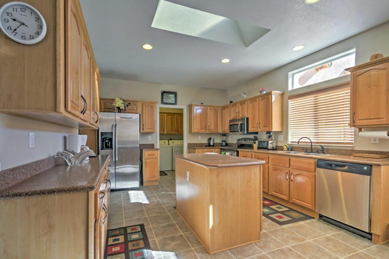 Beautiful Kanab Home With Yard - Walk To Restaurants Eksteriør billede